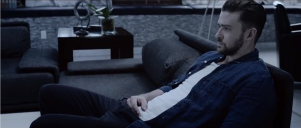 getMSCLVR's tweet photo. @jtimberlake's face in #TKO tho! he knows he should run but doesn't. WHY? RUN, JT! #getMSCLVR http://t.co/GmTYHJZUlp http://t.co/h5Hql7ykMN