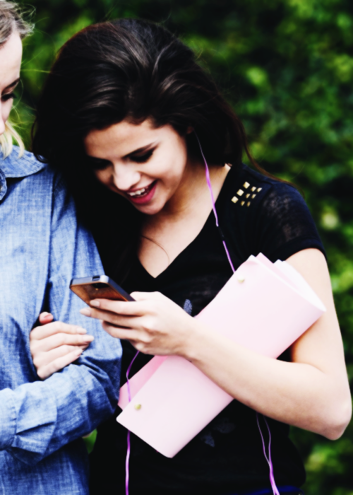 eutombada_'s tweet image. amo essa foto #SelenaForMMVA