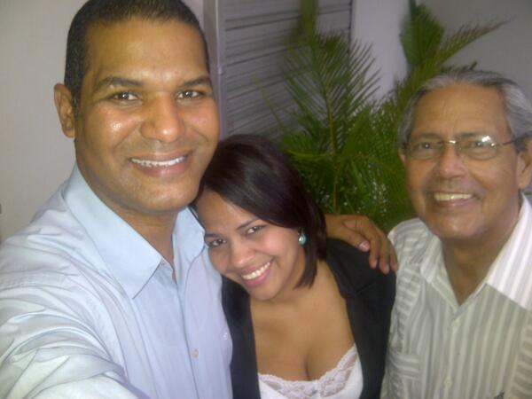 josecapellan's tweet photo. Aquí estoy con mi gran amiga @laguerrero29, y el Maestro Bueno Torres, luego de una reunión en el @CirculoLocDom. http://t.co/pBNGmNukCc
