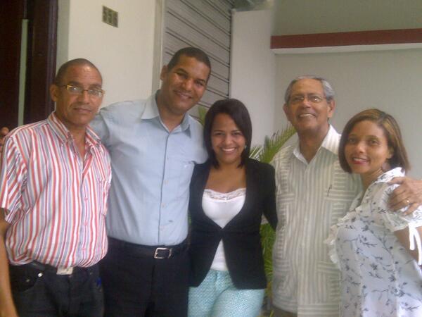 josecapellan's tweet photo. Compartiendo con la gente del @CirculoLocDom. http://t.co/rO9ul1bQm9