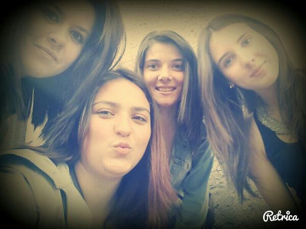sheilazt's tweet photo. Último día de cole con las niñas!! @annablancoalk http://t.co/azvPjKzDB6