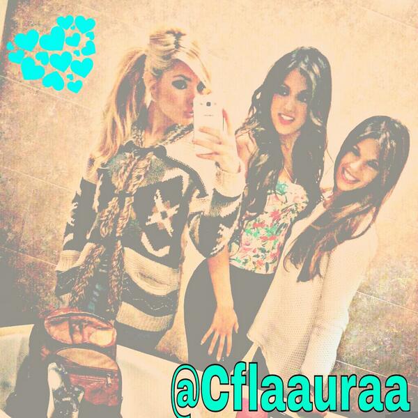 MartaGSite's tweet photo. Guapísimas ♡😊😜 @noetita @Alicia_Lopez86 http://t.co/l89cFaDm4m