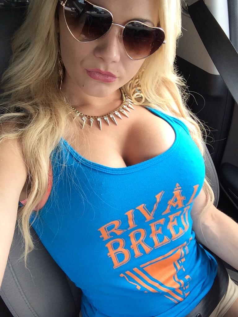 Love my @RivalBreed tank! It's so soft! #lovethecolors #nofilter #muah 😘 http://t.co/WAPrKaRUgB