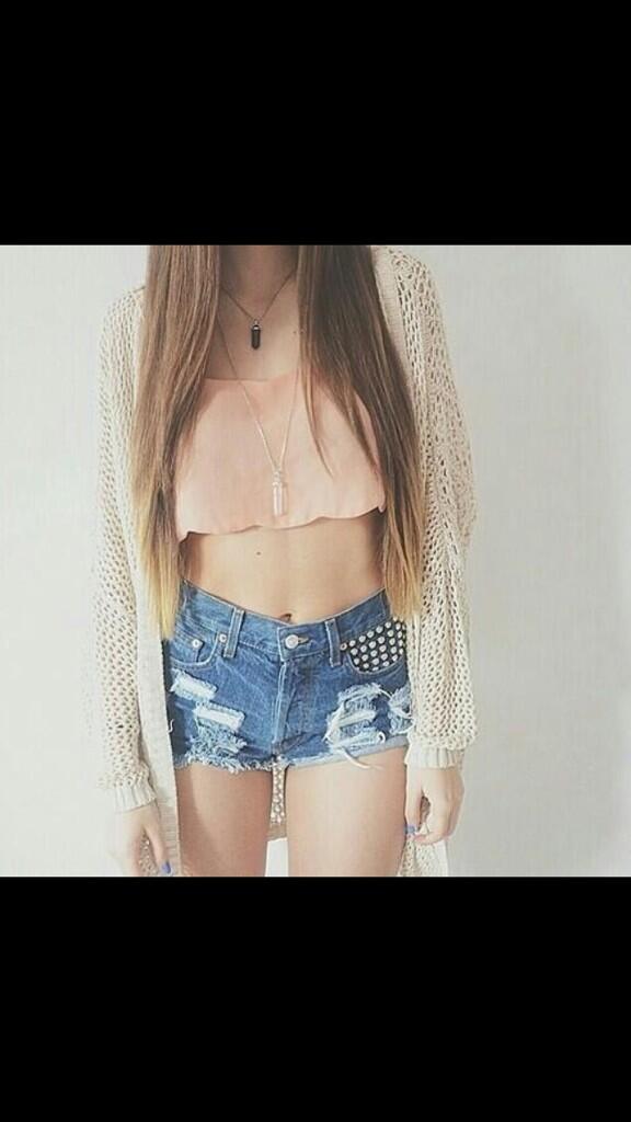 basic_bitchez_'s tweet image. Best outfit😍