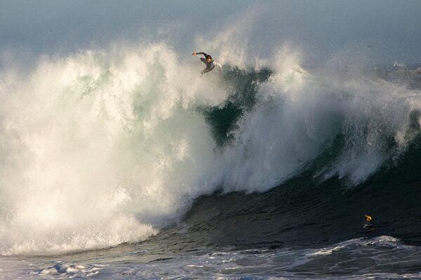 RedBull_Surfing's tweet photo. How To Be A Superstar. Ambitious subject, v. qualified tutor. Enjoy @whoisjob's free lesson: http://t.co/iIC9JBXhRk http://t.co/pqxgF5bwqy