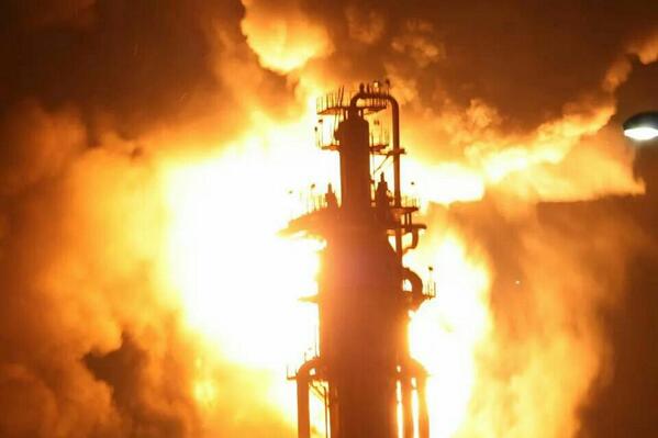 BrigittadeK's tweet image. Omg.... en dan zie je dit op fb....sterkte daar.... wat een klappen waren dat..#shellmoerdijk #ontploffing