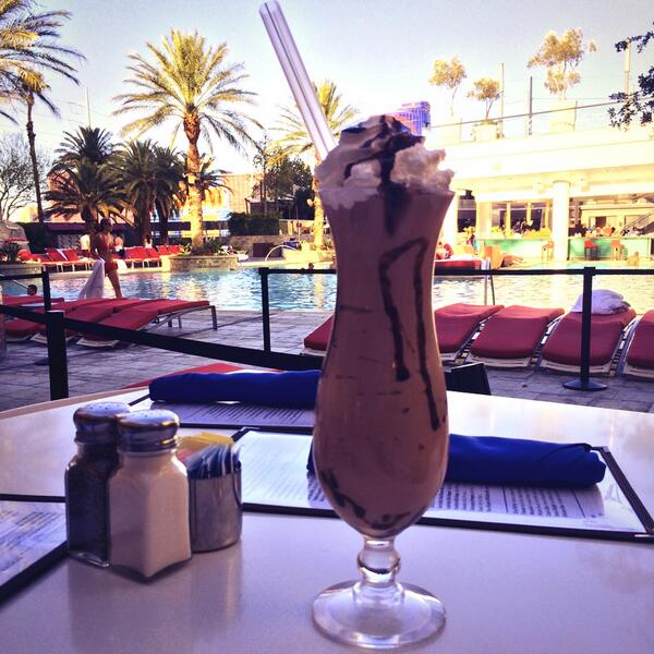 Palms's tweet photo. A delicious Chocolate Shake poolside at #BackRoomBurger http://t.co/5hgVjwrjQ3