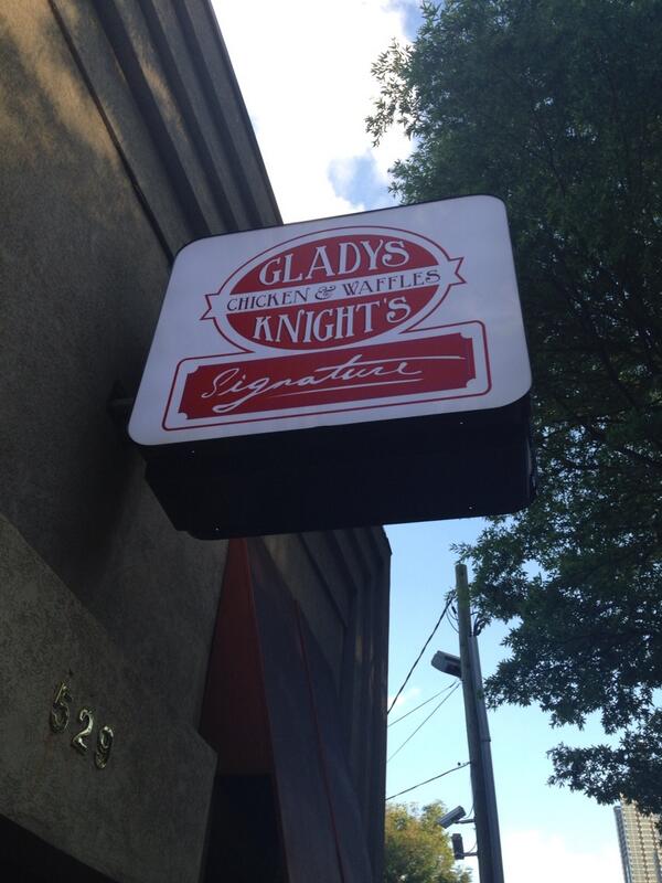 MissTeaLOver's tweet image. Couldn't come to Atlanta without some Chicken&amp;amp;Waffles!! #teavanapartner #trainingwin