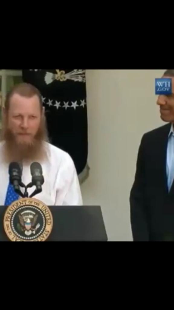 Synovium's tweet photo. Although we couldn't understand what Bergdahl's father was saying in Arabic, our President could.
#BigSmile http://t.co/dFfh5IP4VE