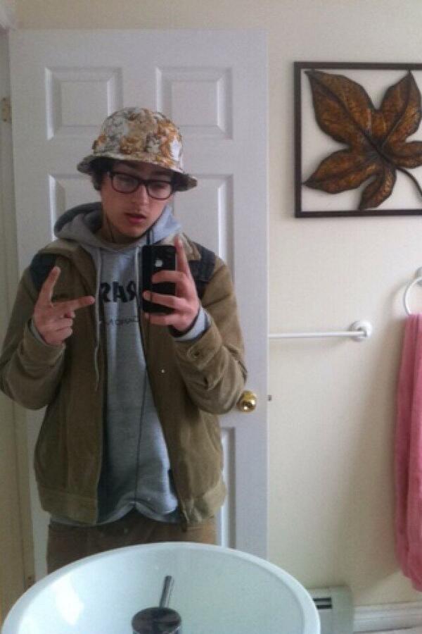 BucketSeason's tweet photo. First bucket hat season picture http://t.co/THEAgfnas6