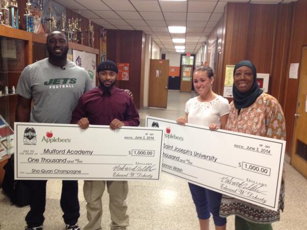ChrisUbbens's tweet photo. @mowilkerson giving back to his community with 2 scholarships at Linden High School tonight #givingback #nyjets http://t.co/XmC789SkxJ
