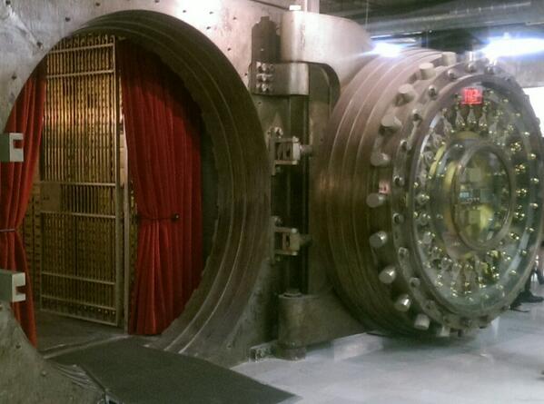 ElasticMindsCRC's tweet photo. @dPOPculture makes the old #DimeSavingsBank the place to be in #theD (#Detroit) #BOF2014 http://t.co/KYuYwM1bh8