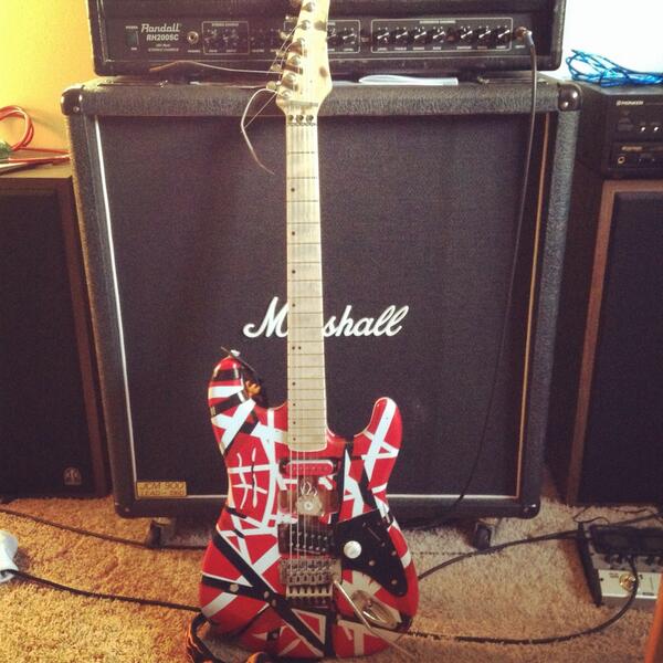 Mooreryan8's tweet image. #guitarplayernow #metallicahorsens #VanHalen #Fender