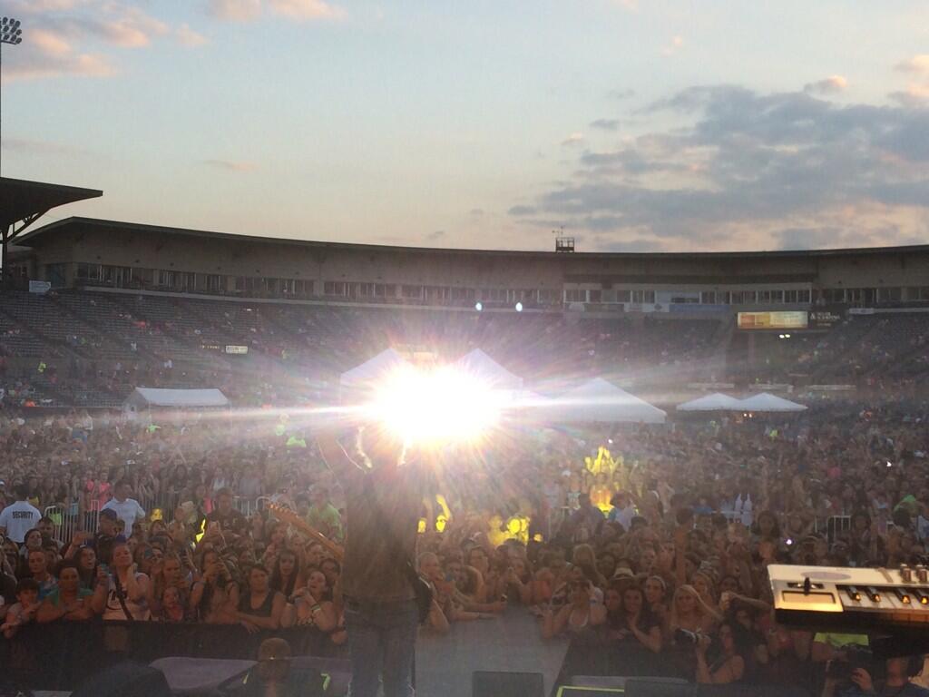 Austin & Ally Brasil Louder Tour 98PXY Summer Jam em Rochester,Nova York