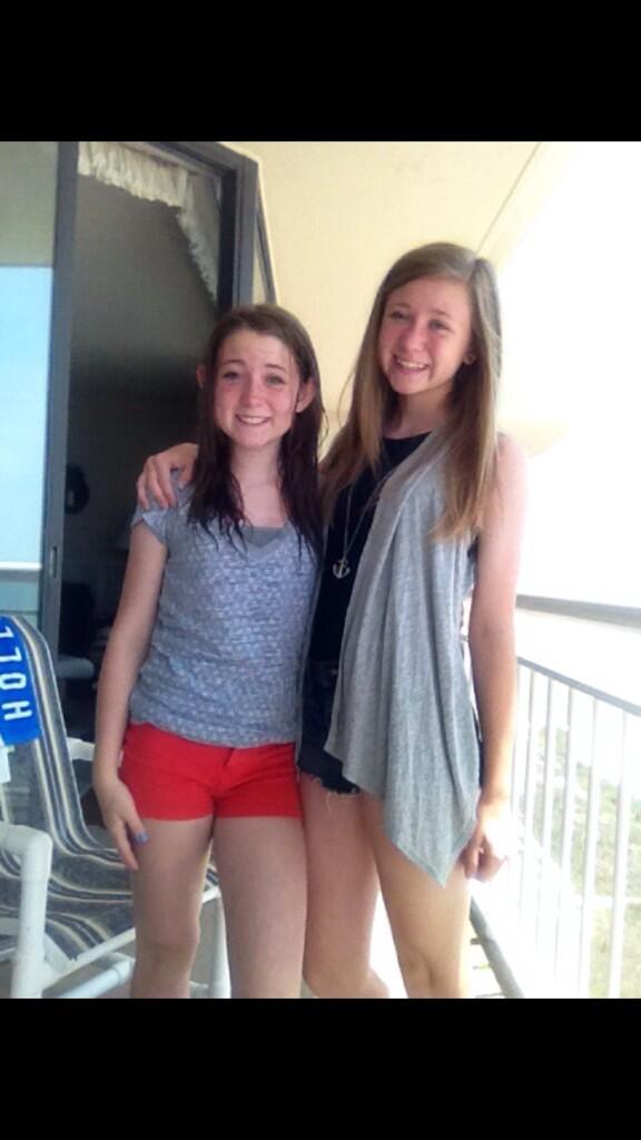 Mustangali734's tweet photo. Enjoying vacation with my family ❤️ #beachvacation #daughters #love http://t.co/iYJNiDpQWV