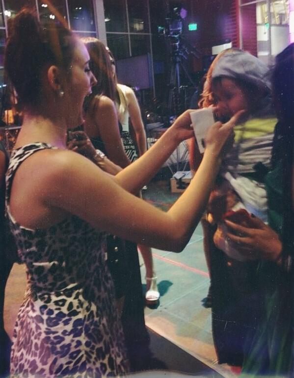LisaCim's tweet photo. THOSE CHEEKS 👶 http://t.co/i1Om1WBasQ http://t.co/DWT9lU6biE