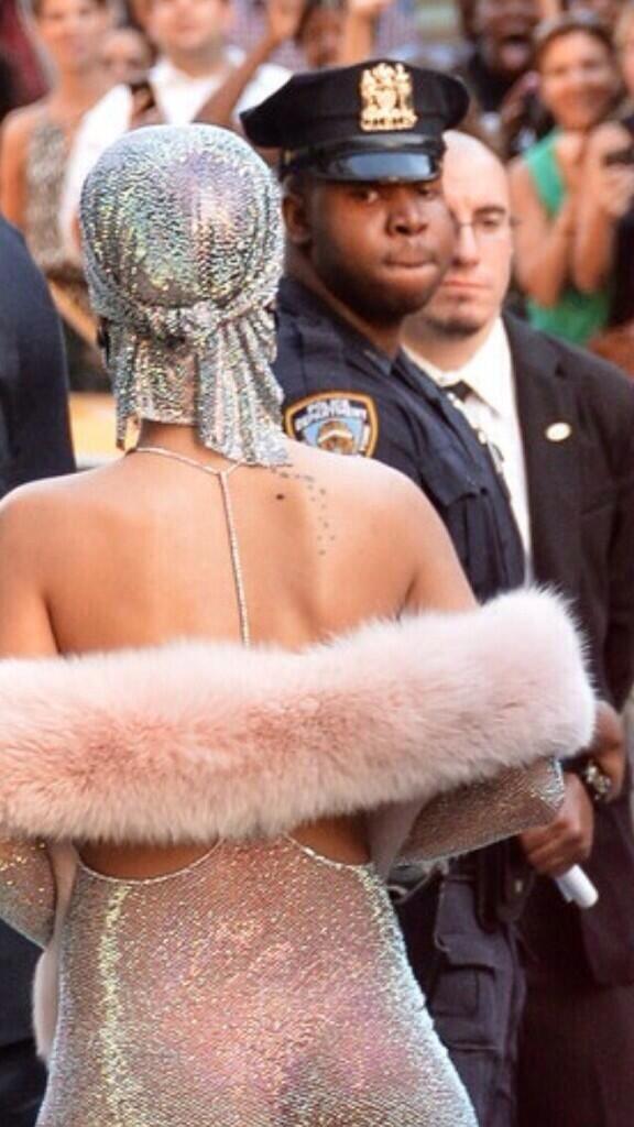 Reese_Mode's tweet photo. "I'll knock da crystals of dat pussy" http://t.co/u0a5yncRTm