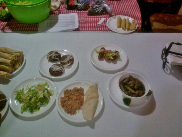 NerioTorresA's tweet photo. Un nuevo programa de la SEDESOL del Gobierno del Estado, se está cocinando literalmente http://t.co/d6DuQoJcpC