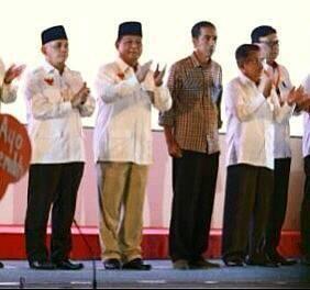 de2nwahyudin's tweet image. #kode ini Bang...#2yes"@fauzii87: Planga Plongo RT @rjl_rosyid: @TrioMacan2000 inikah wujud ROBOT kehilangan REMOT ? http://t.co/SbXqXfKdGR"