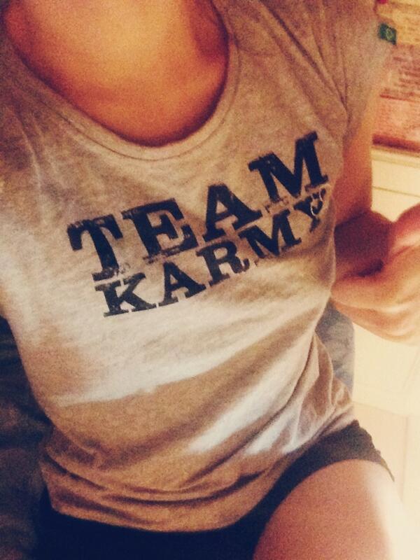 sarah_denunzio's tweet image. I&apos;m rocking my #TeamKarmy shirt for tonight&apos;s #fakingit, are you?! 😜 #karmyarmy #fakingittonight