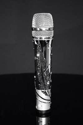 byrdambach's tweet image. So I am in love with this microphone #loveit #sparkledesign #mine 😍🎤