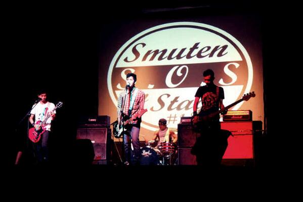 On stage <a href="/DislikeDecember/">Hadapi Depresi</a>  Road to Jogja #latepost