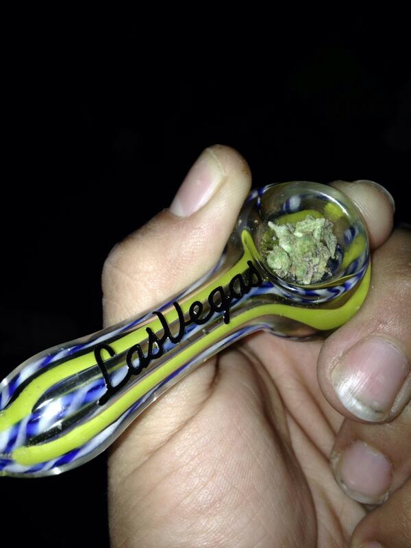 APthaGunna's tweet photo. I jus be sittin here like #bowl #vegas #goodSmoke #StayFresh #StayFly #StayLifted http://t.co/Z84MjVcNdn