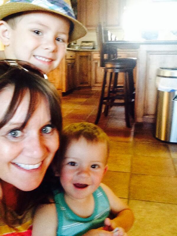 LynnePisan's tweet photo. My boys giving momma some lovin' http://t.co/F83FzIPHj8