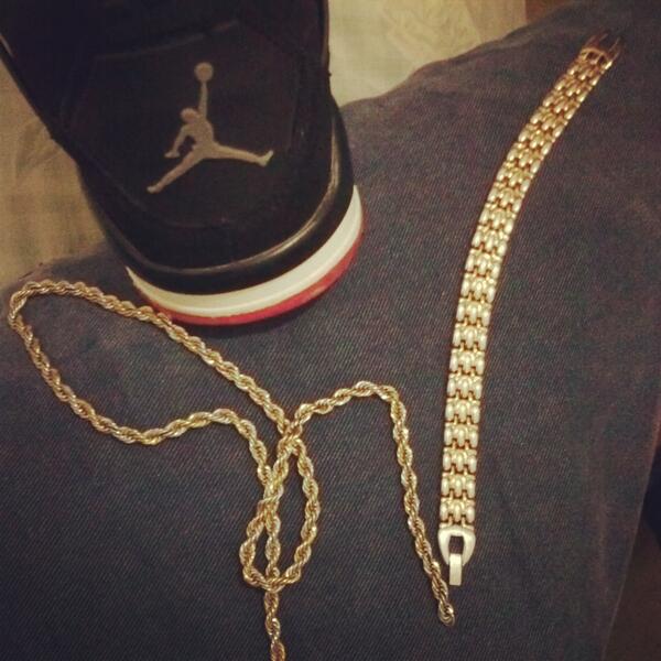 LovesCristian's tweet photo. 💂 http://t.co/biL1mycggl