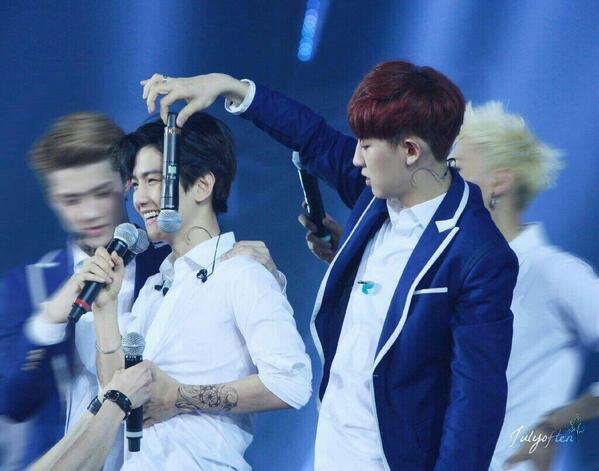 EXOVRY's tweet photo. (Pic) 140601 ชานยอล แบคฮยอน @ The Lost Planet Concert in Hong Kong (Cr; Julyoften) #ชานแบคมุ้งมิ้ง http://t.co/mhRr2lFRHS