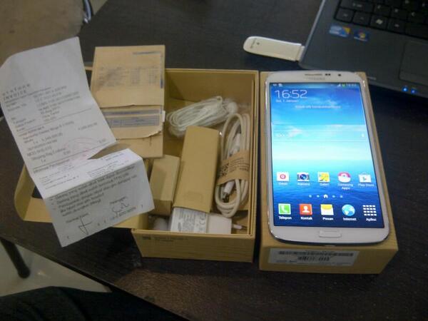 iShout4Fun's tweet photo. 2ND» SAM Galaxy i9200 Mega 6.3&amp;quot; Fullset ORI Grs SEIN RESMI ( ada nota ) Kondisi 95% Minat? DM! @ShintaMedina http://t.co/M56u24Hf9j