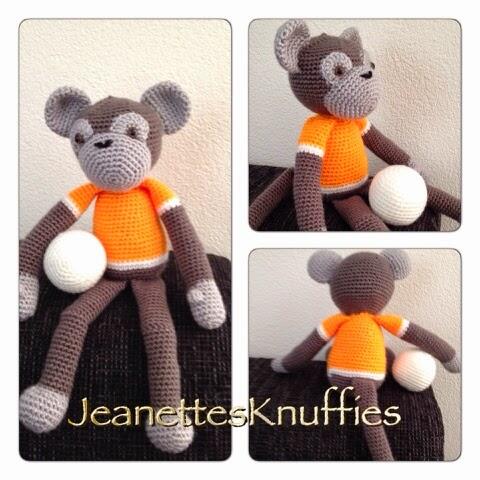 Jeanettes Knuffies: Voetbal aapje.... jeanettesknuffies.blogspot.com/2014/06/voetba…