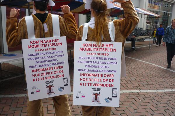 In opdracht van @VO_Rotterdam ontwikkelde IVA Repro twee sandwichborden op A1 formaat. Zo valt de boodschap goed op!