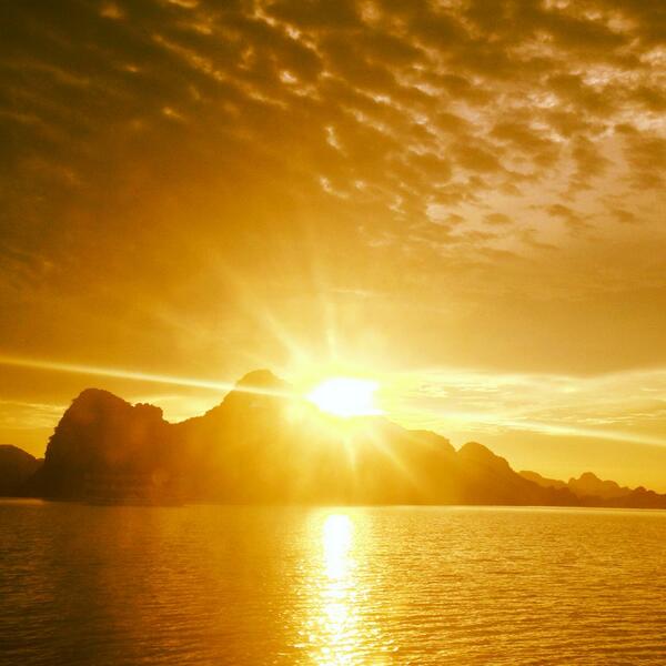 sheazy2's tweet photo. @alex_brown32 bet you wish you were here #vietnam #lovinglife http://t.co/TLIeM69vkA