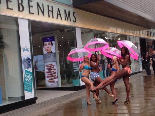 curvykate's tweet photo. The amazing #ModelMates ladies braving the London weather outside @Debenhams xxx http://t.co/epxay7maHT