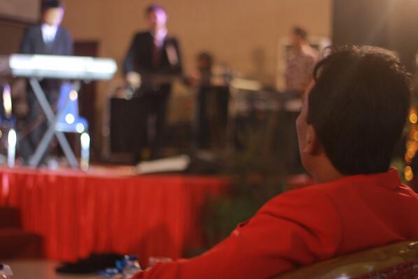 CallUsOneShot's tweet image. Pak Edy pun menikmati performance mereka ^_^