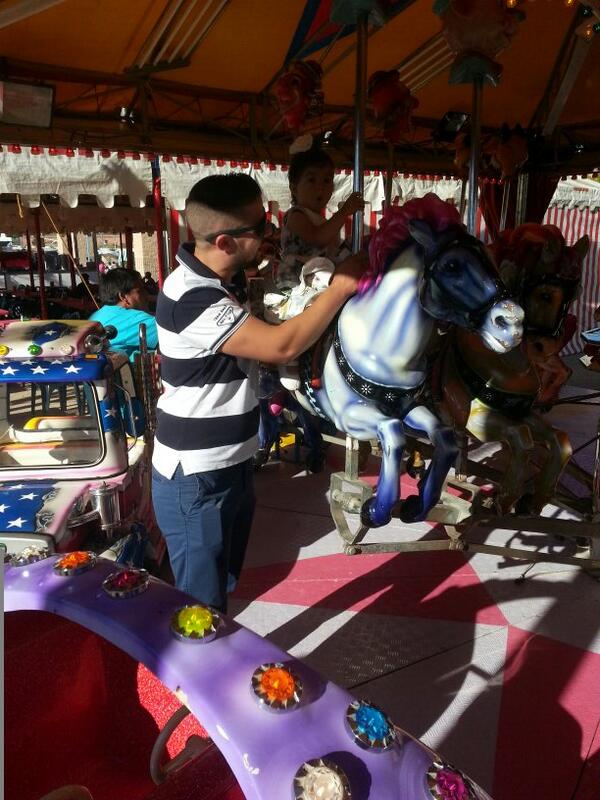juancallealta's tweet photo. Lo mas bonito que ha venio a la feria mi niña Cora http://t.co/VkJixgNUGF
