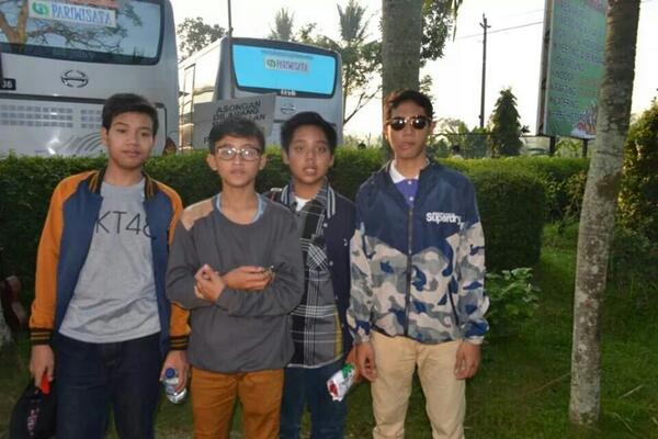 fjralfn's tweet photo. @Lutfhi_S @Reydrig_igo @billymandjii @Rezaaaa0 http://t.co/71E2d6QMpz