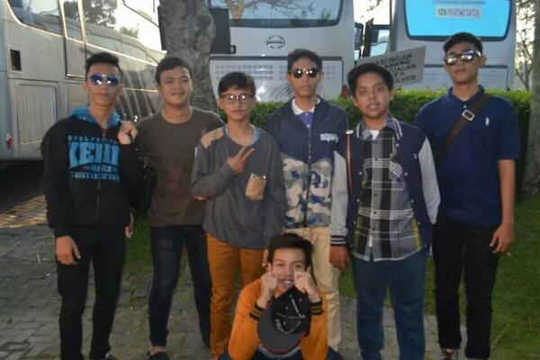 fjralfn's tweet photo. @Lutfhi_S @Reydrig_igo @billymandjii @Rezaaaa0 http://t.co/71E2d6QMpz