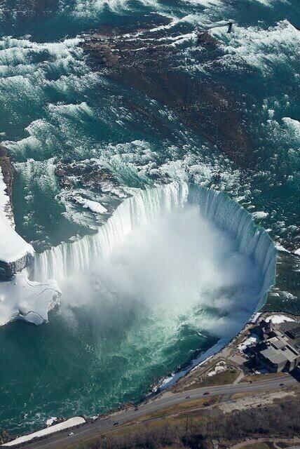 _Paisajes_'s tweet photo. Vista aérea de las Cataratas del Niagara, Canadá. Espectacular. http://t.co/XoAbYEU3Ha