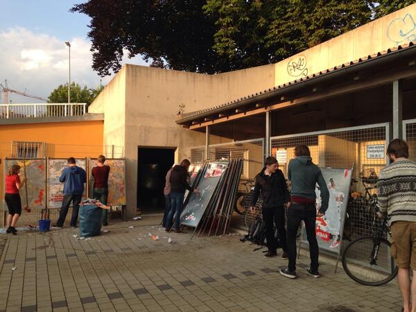 Gestern waren wir wieder fleißig und haben die Plakatständer gereinigt.