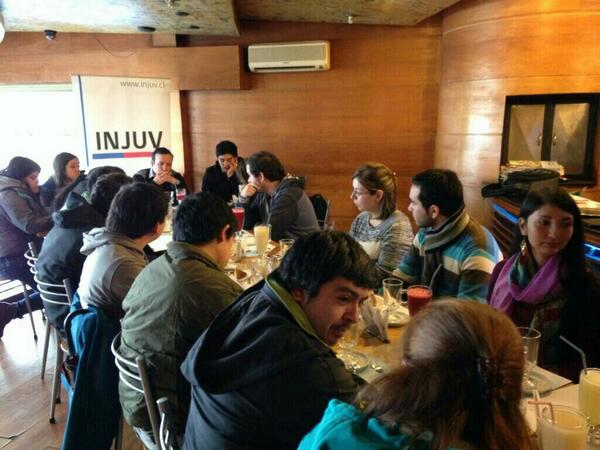 cadeucsc's tweet photo. Junto a distintos dirigentes estudiantiles participando de #AgendaJoven organizado por @INJUVCHILE @BorisNegrete http://t.co/uBR0MmhqI9