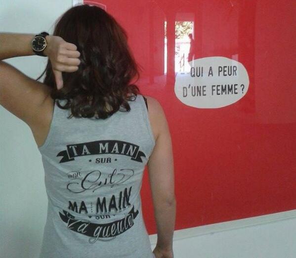LePlus's tweet image. Des t-shirts "Ta main sur mon cul, ma main sur ta gueule" pour lutter contre le harcèlement &amp;gt;&amp;gt; bit.ly/1oW4rKz