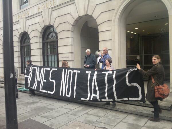 justanotherpleb's tweet photo. Protest today outside @CityWestHomes to tell them to stop trying evict a pregnant woman. RT if you agree #olsx http://t.co/pNv5qICEfg