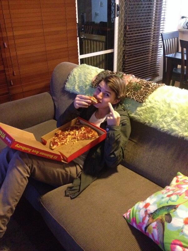 angelaaa996's tweet image. Who needs gym? #notthisguy