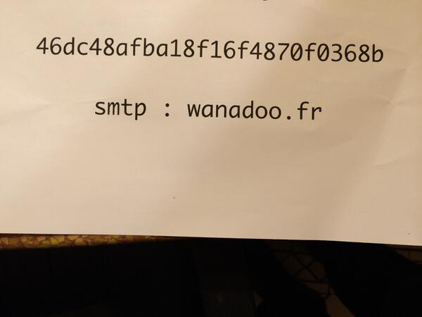 gadelmaleh's tweet image. j&apos;ai voulu taper ce code wifi à l&apos;hôtel mais au milieu j&apos;avais plus de batterie