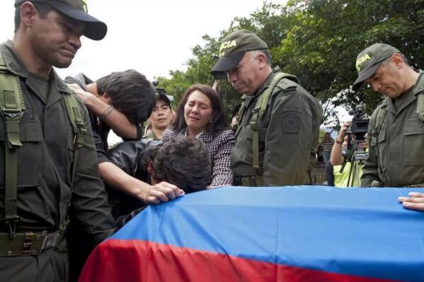 ReservaBR4's tweet photo. @FiscaliaCol Después de ver estas imágenes,cree ud que puede ir cualquier miembro del secretariado #Farc al congreso? http://t.co/CbLsXhS989