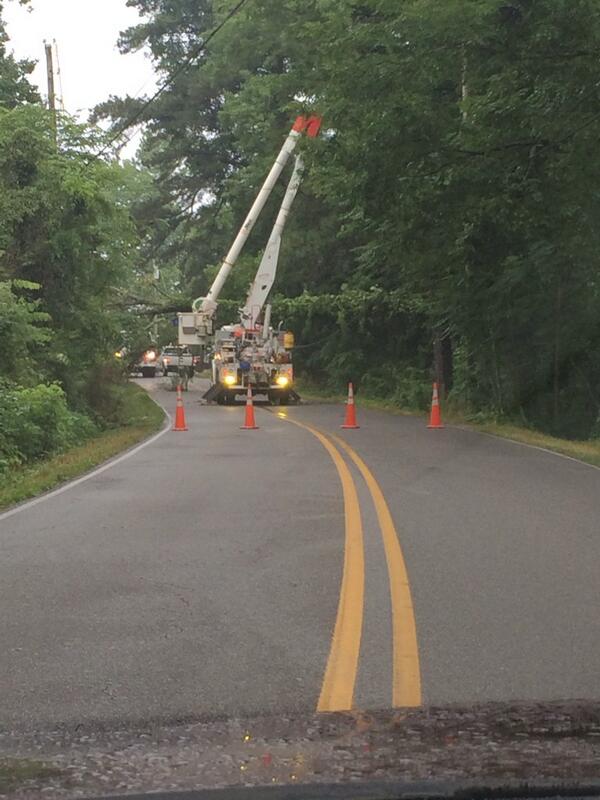 aaforrer's tweet image. Tree across cahaba heights road this morning just past Ms Myra's #bhamtraffic #roadclosed @spann