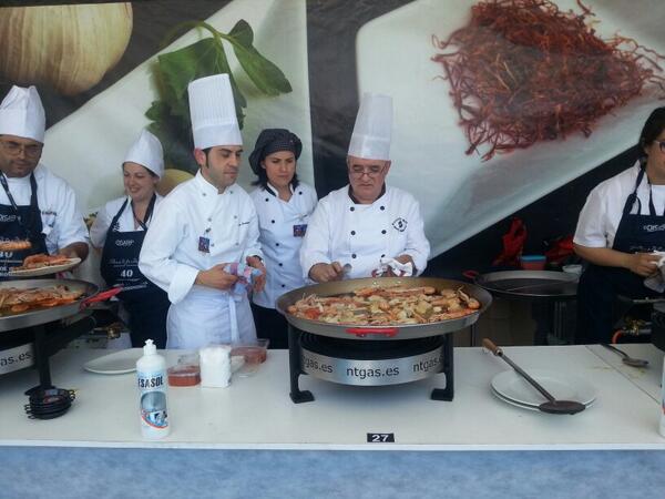 palomaluis's tweet photo. #fideuadeGandia disfrutando @posadarealSM @chefcampos1980 @juliangg57 http://t.co/pZl0dhPyHa