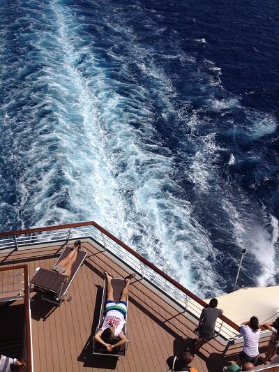 MSC_Crociere's tweet photo. Live #navedeigiovani Mattinata di relax verso #Ibiza Un bel posto dove prendere il sole, vero? http://t.co/IGYA9AudY0 http://t.co/bFClgilVDB
